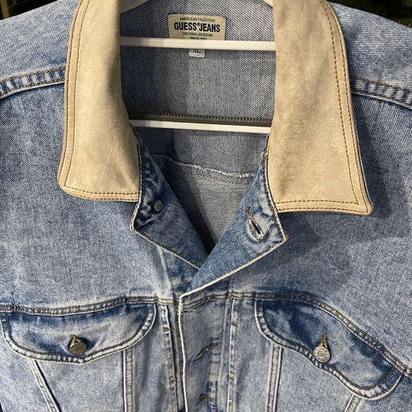 Guess extra large denim trucker's jacket with leather collar $348 - Picture 2 of 3